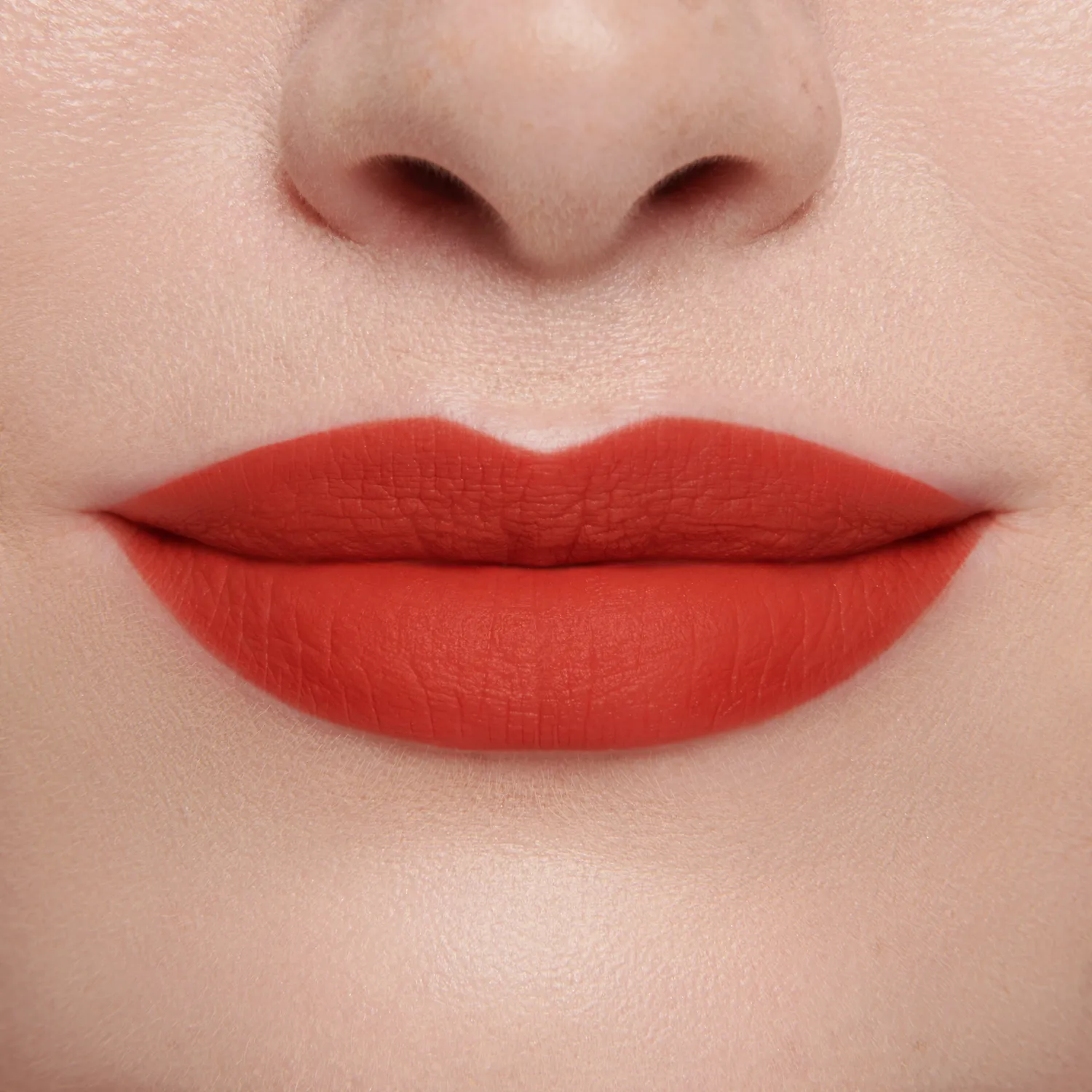 Lisa Eldridge True Velvet rossetto Velvet Dragon rosso velluto