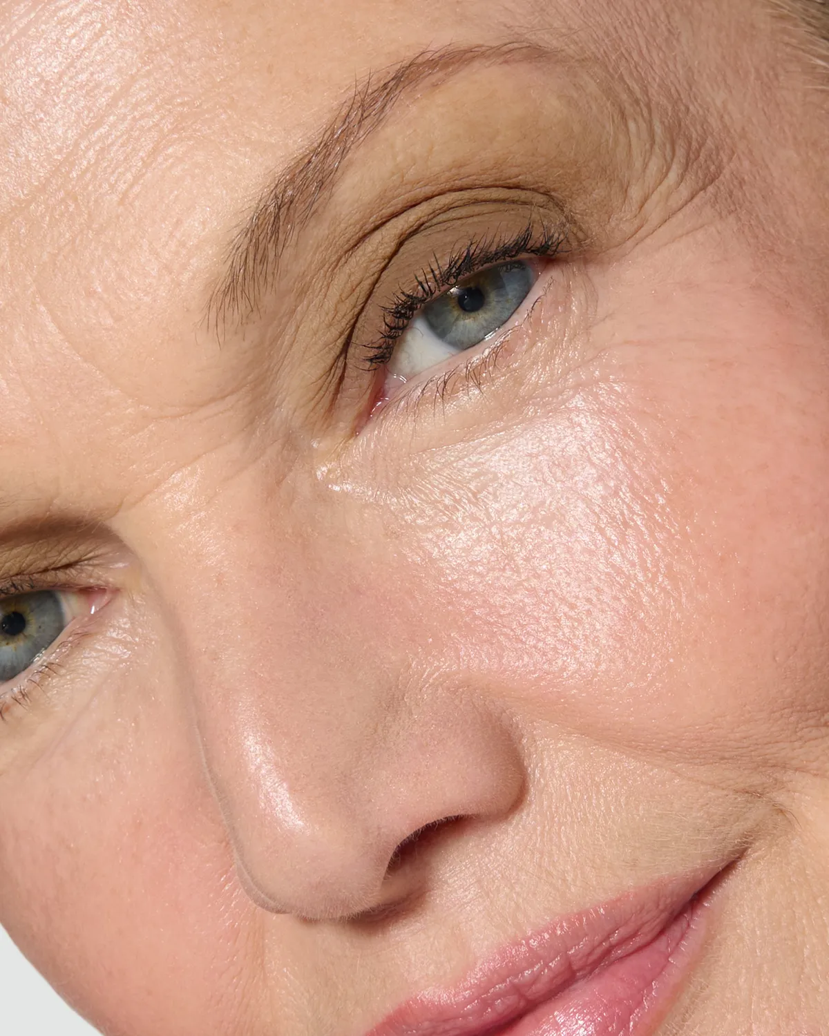 Lisa Eldridge Liquid Silk ombretto liquido Mimi mat soft-focus